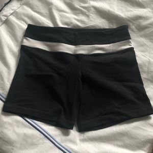 Lululemon reverse groove shorts size 4